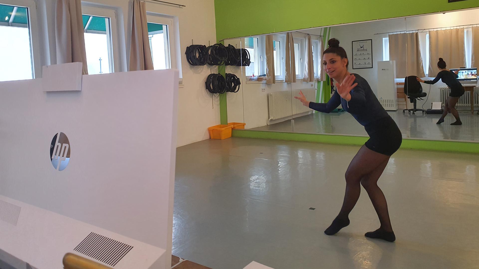 Jessica Gradito tanzt in der Tanzschule Edis-Dance in Baden-Baden. 