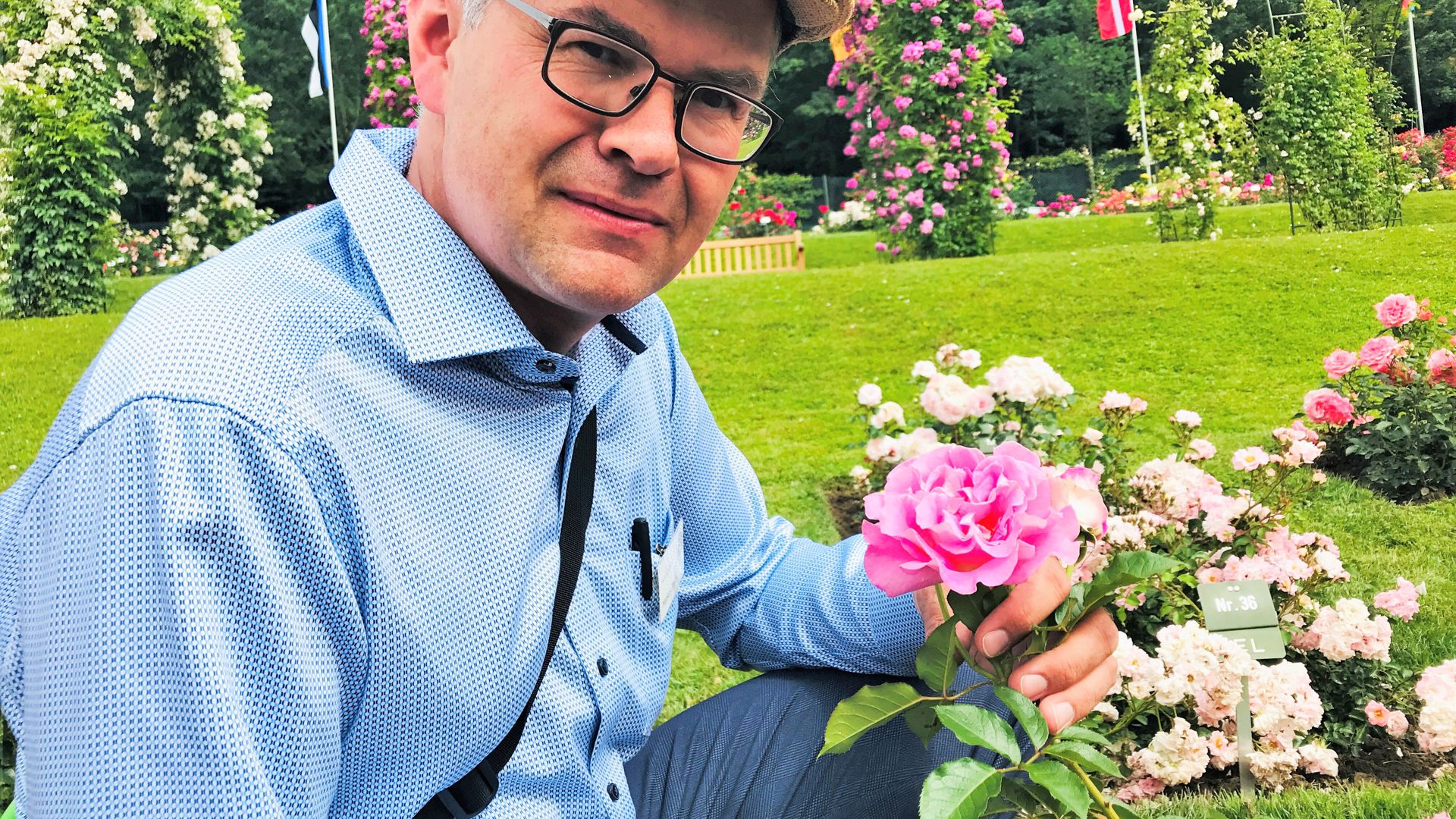 Markus Zeiler ist der Gartenchef der Blumeninsel Mainau im Bodensee. An der Tätigkeit als Jurymitglied des Internationalen Rosenneuheitenwettbewerbs in Baden-Baden schätzt er auch den Austausch mit anderen Rosenexperten. 