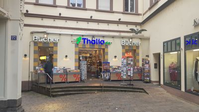 Blick auf eine Buchhandlung in Baden-Baden.