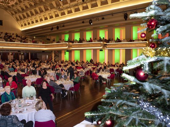 Edler Rahmen: Vor Corona fand die Seniorenweihnachtsfeier alljährlich im Bénazetsaal des Kurhauses statt.  Foto: Zeindler-Efler/Archiv