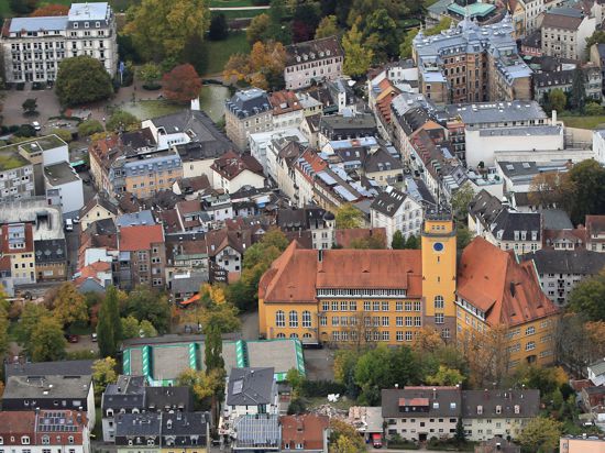 Eine Luftaufnahme des Markgraf-Ludwig-Gymnasiums.