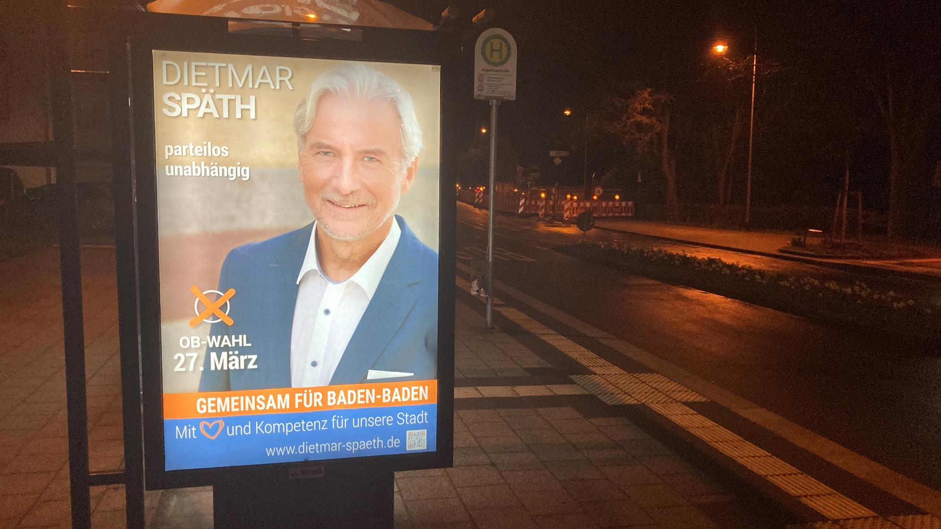 Hell und dunkel: OB-Bewerber Dietmar Späth leuchtet nachts an Haltestellen – eine eher düstere Kampagne gegen ihn rollt durch die sozialen Medien.