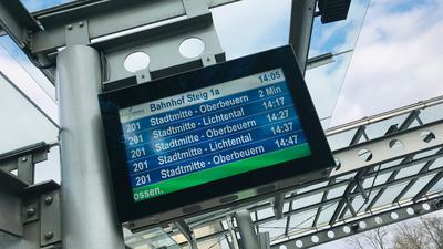 Bahnhof Steig 1a Baden-Baden, Anzeigetafel Abfahrtsplan der Busse der Linie 201