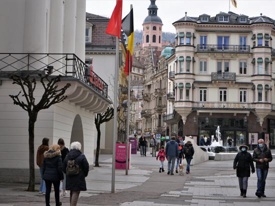 Überschaubar: Die Fußgängerzone in Baden-Baden  war  während der Osterfeiertage von  vergleichsweise wenigen Besuchern bevölkert. 