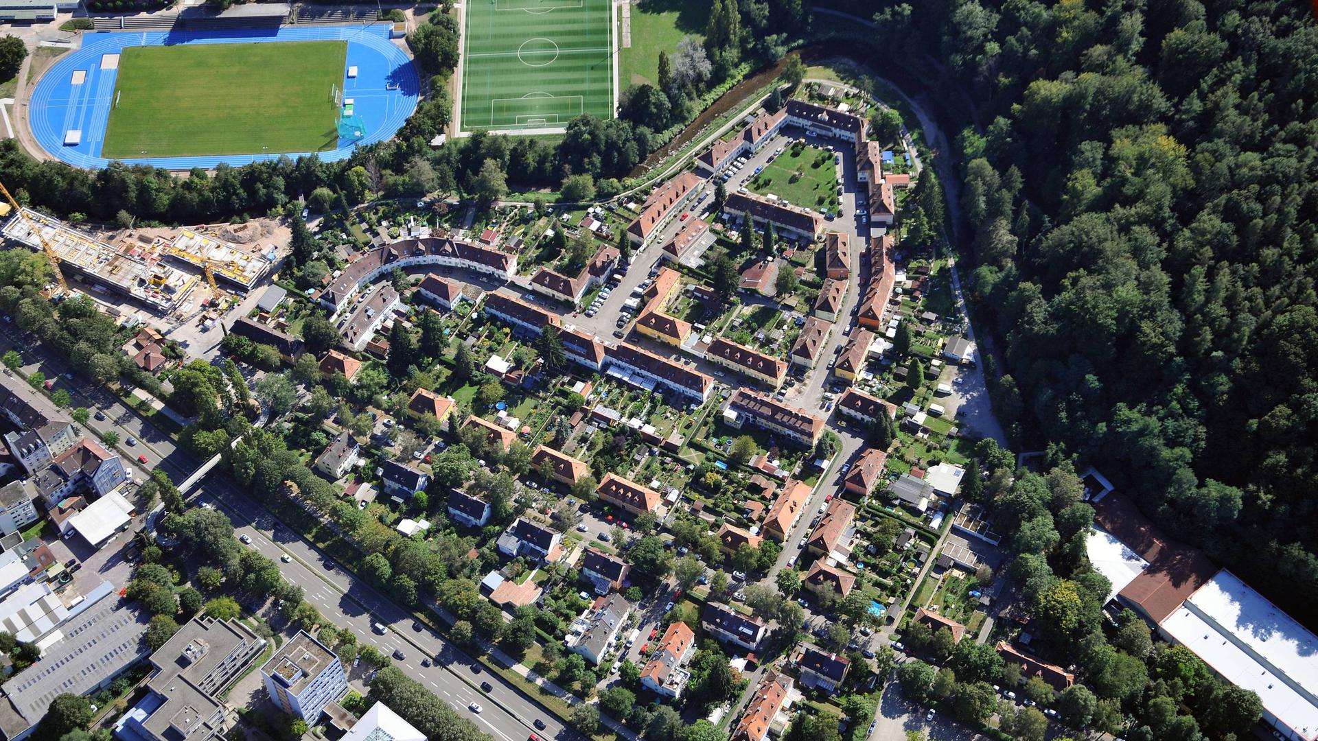 Nach Art einer Gartenstadt wurde der Ooswinkel vor rund 100 Jahren bebaut. Jetzt wurden im Erdreich von weiteren Grundstücken der Siedlung nahe dem Aumatt-Stadion PFC nachgewiesen.