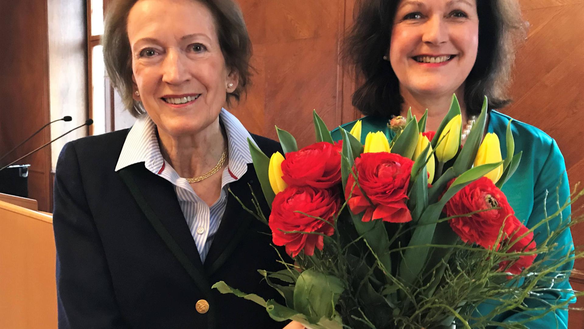 Ex Oberbürgermeisterin Sigrun Lang (links) und OB Margret Mergen beim Empfang der Stadt Baden-Baden zum 80. Geburtstag von Lang im Alten Ratssaal am 15.3.2019