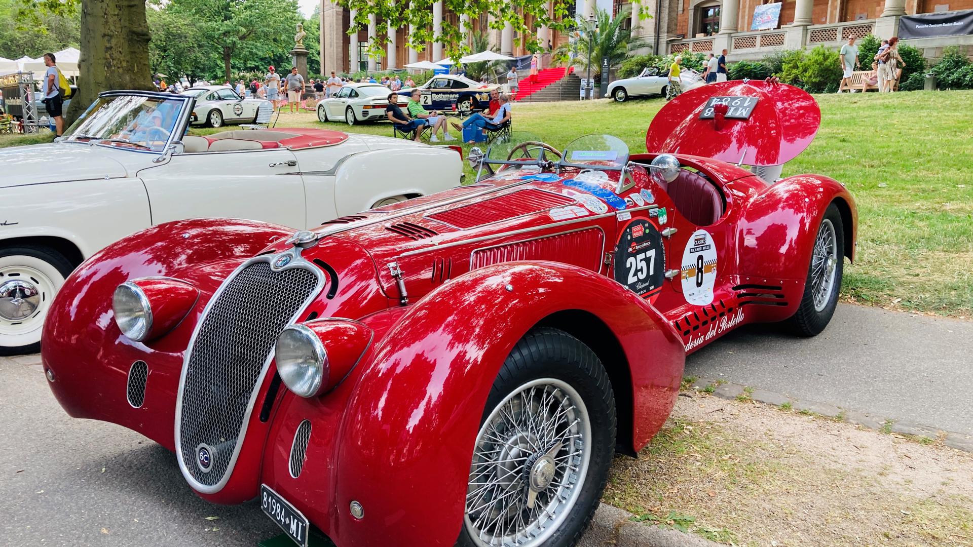 Für die Kinder-Jury ist dieser Alfa-Romeo, Baujahr 1939, der schönste Oldtimer des Meetings. 