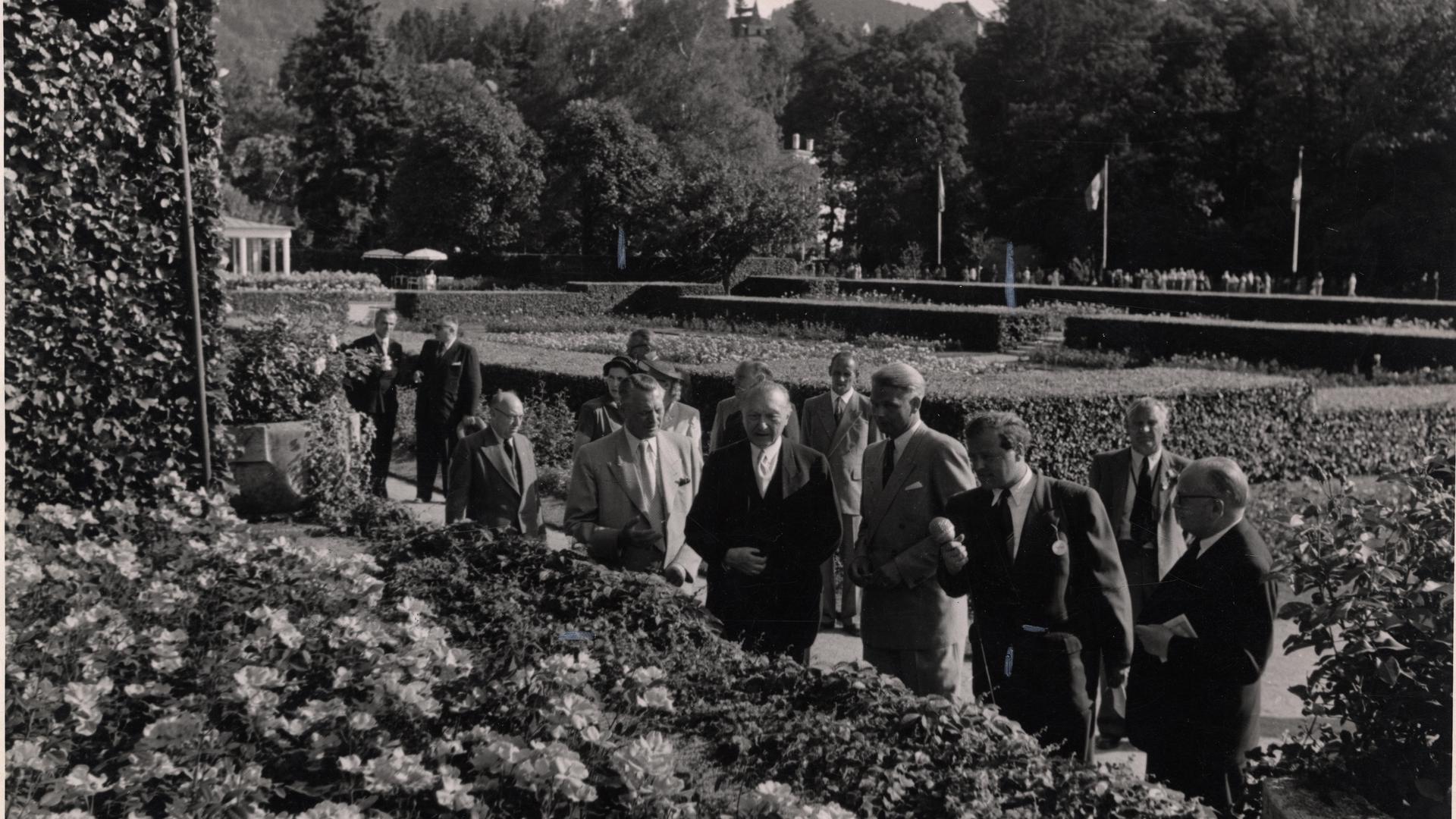 Konrad Adenauer war vor 70 Jahren, am 13. Juli 1952, bei der Eröffnung der Rosentage in der Gönneranlage in Baden-Baden. 