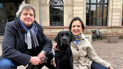 Alessandro Cappone und Eva-Maria Tomasi von den Berliner Philharmonikern bringen zu den Osterfestspielen in Baden-Baden ihren Hund mit.