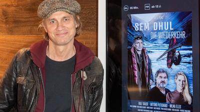 Im Kinofilm „Sem Dhul“ ist Ralf Bauer Regisseur, Produzent und Hauptdarsteller. Hier steht er vor einem Plakat zum Film.