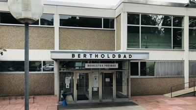 Bad mit Schwimmhalle und Freibad: das Bertholdbad in Baden-Baden hat eine stadtbildprägende Funktion. 