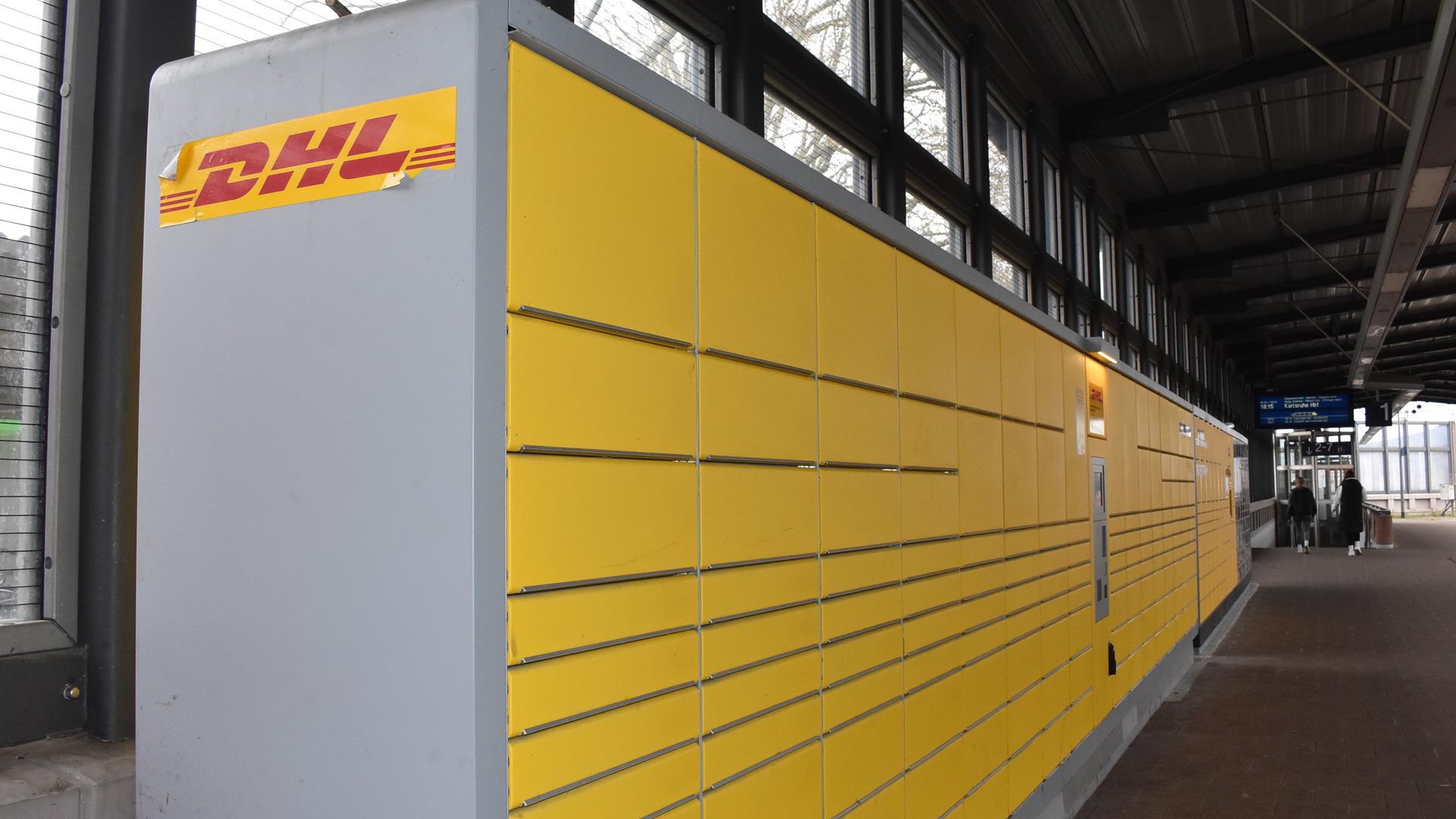 Hier am Bahnhof in Baden-Oos müssen die DHL-Kunden ihre Pakete abholen.