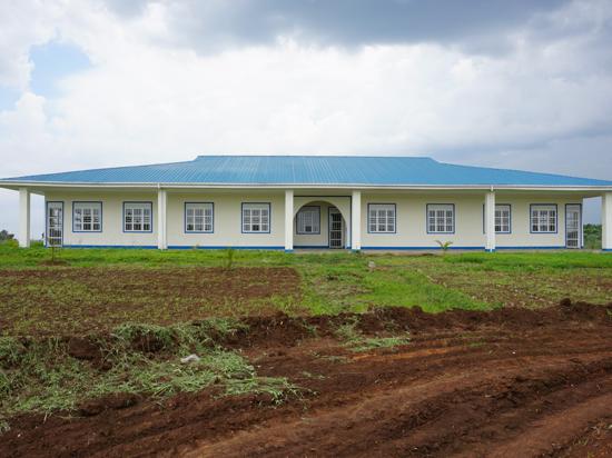 Die mit Spenden aus Baden-Baden finanzierte Schule in Kikumbi im afrikanischen Uganda mit drei Klassenzimmern ist fertig. 