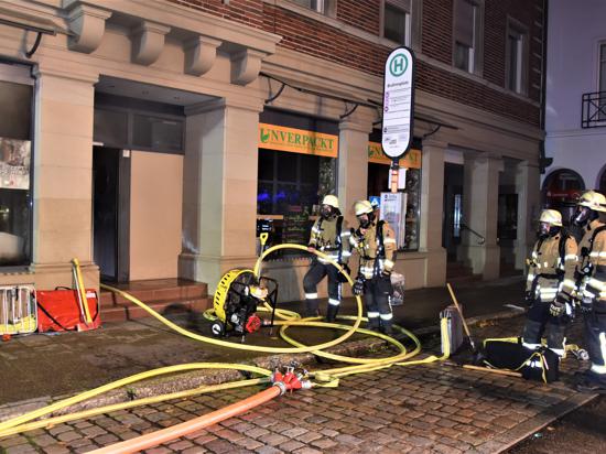 Die Einsatzkräfte der Feuerwehr wurden um 3.30 Uhr alarmiert, weil eine Apotheke in Lichtental brannte.