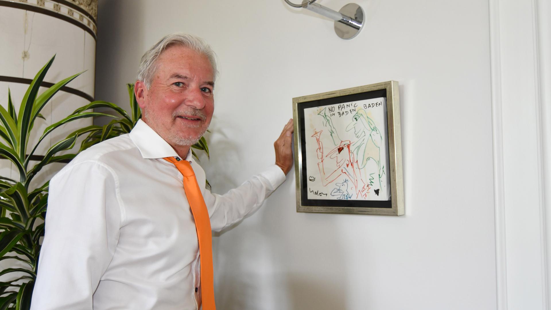 No Panic in Baden-Baden: Das Bild von Udo Lindenberg in Dietmar Späths Büro gibt das Motto für den OB in seinem ersten Amtsjahr vor.