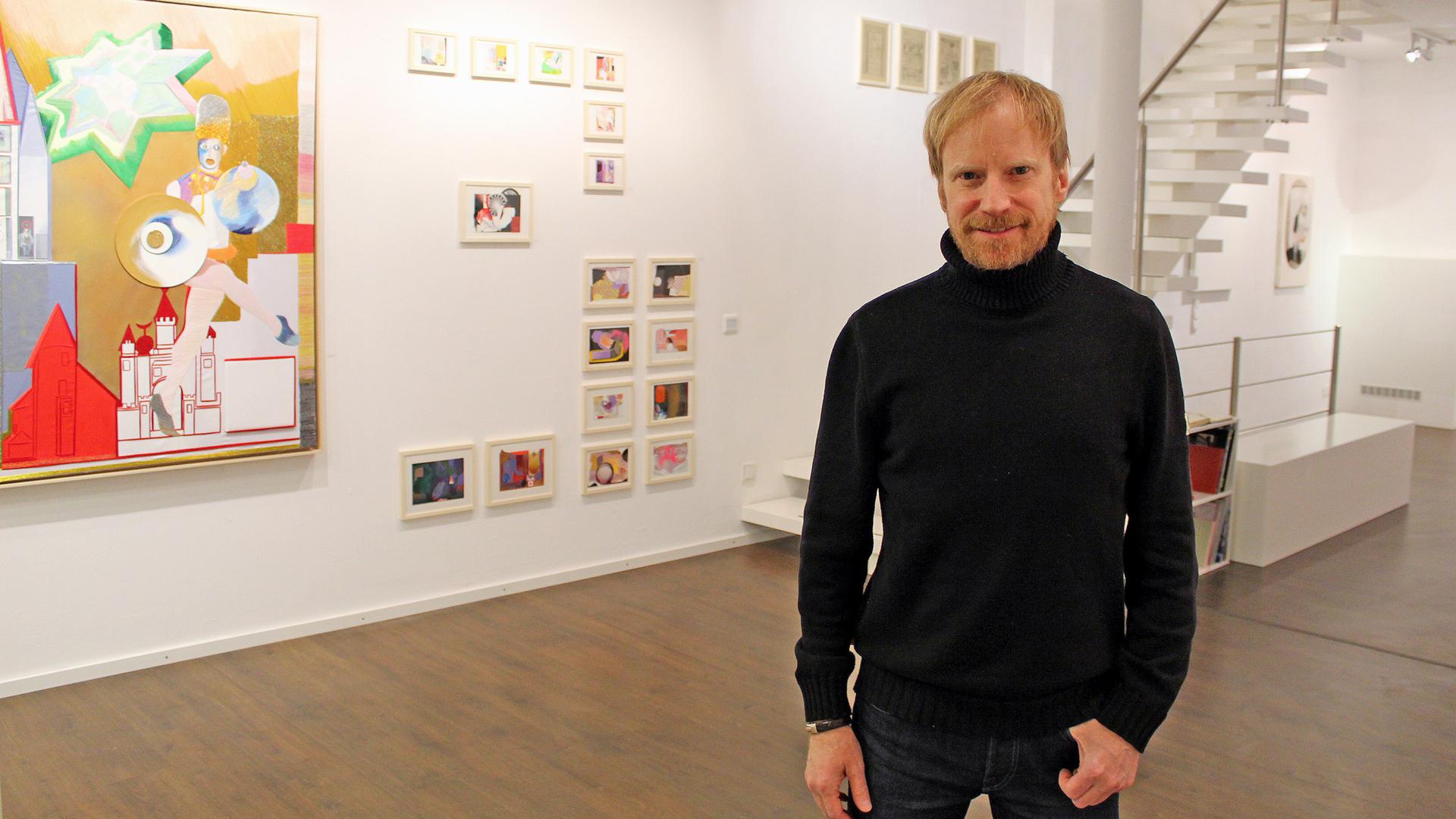 Galerist Dirk Supper lässt junge, noch unbekannte Künstler mit etablierten Künstlern in Dialog treten. Noch bis 28. Januar läuft die Ausstellung „20/10“. Mit ihr feiert die Galerie Supper ihr 20-jähriges Bestehen und zugleich „zehn Jahre Baden-Baden“.
