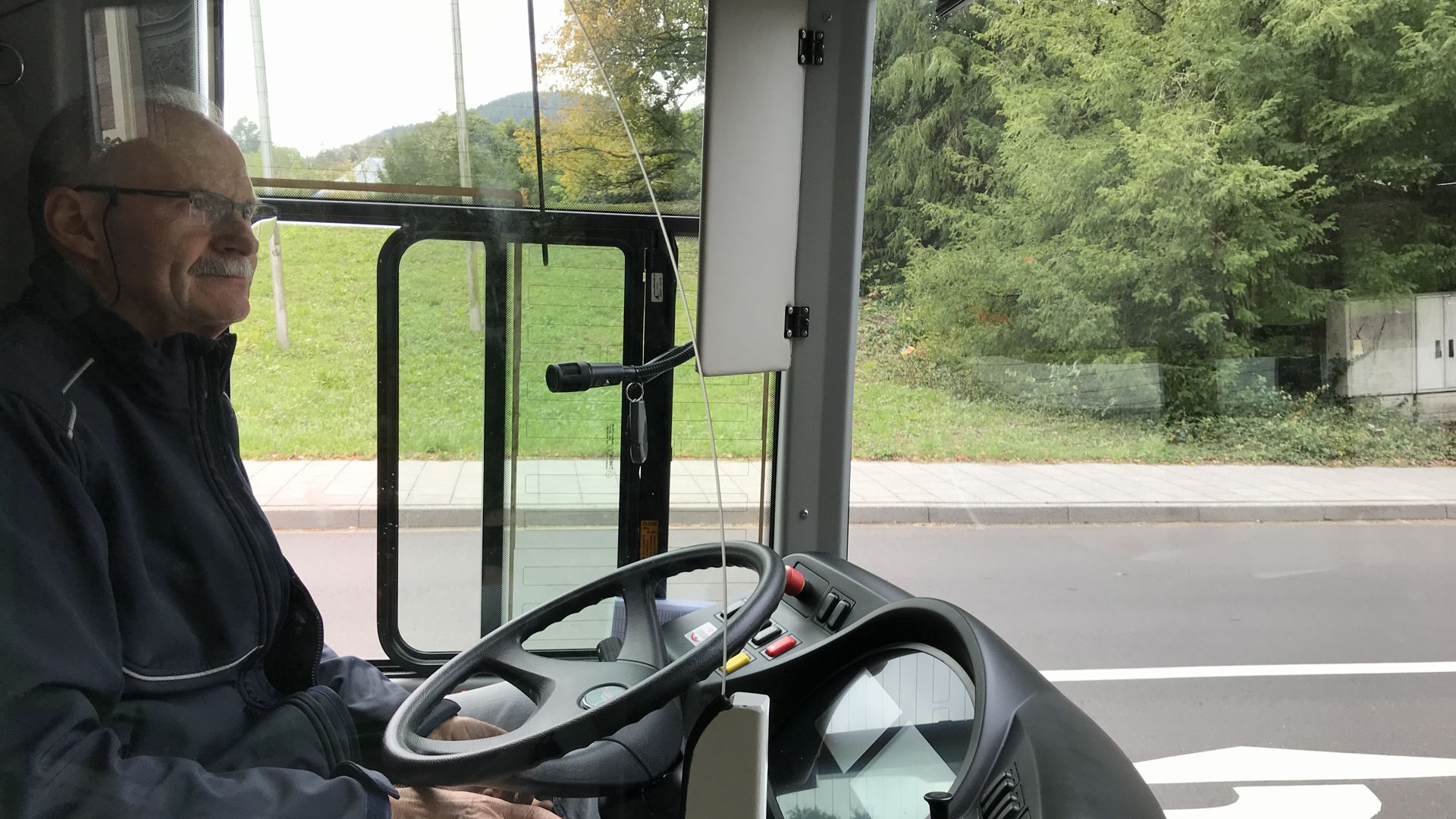 Busfahrer im E-Bus Baden-Baden