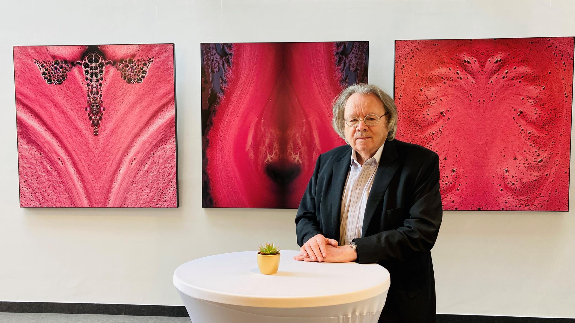 Ein Foto-Künstler ist Johann Willsberger. Der Wahl-Baden-Badener zeigt im Kongresshaus unter anderem beeindruckende Bilder von exklusiven Rotweinen beim Gären. 