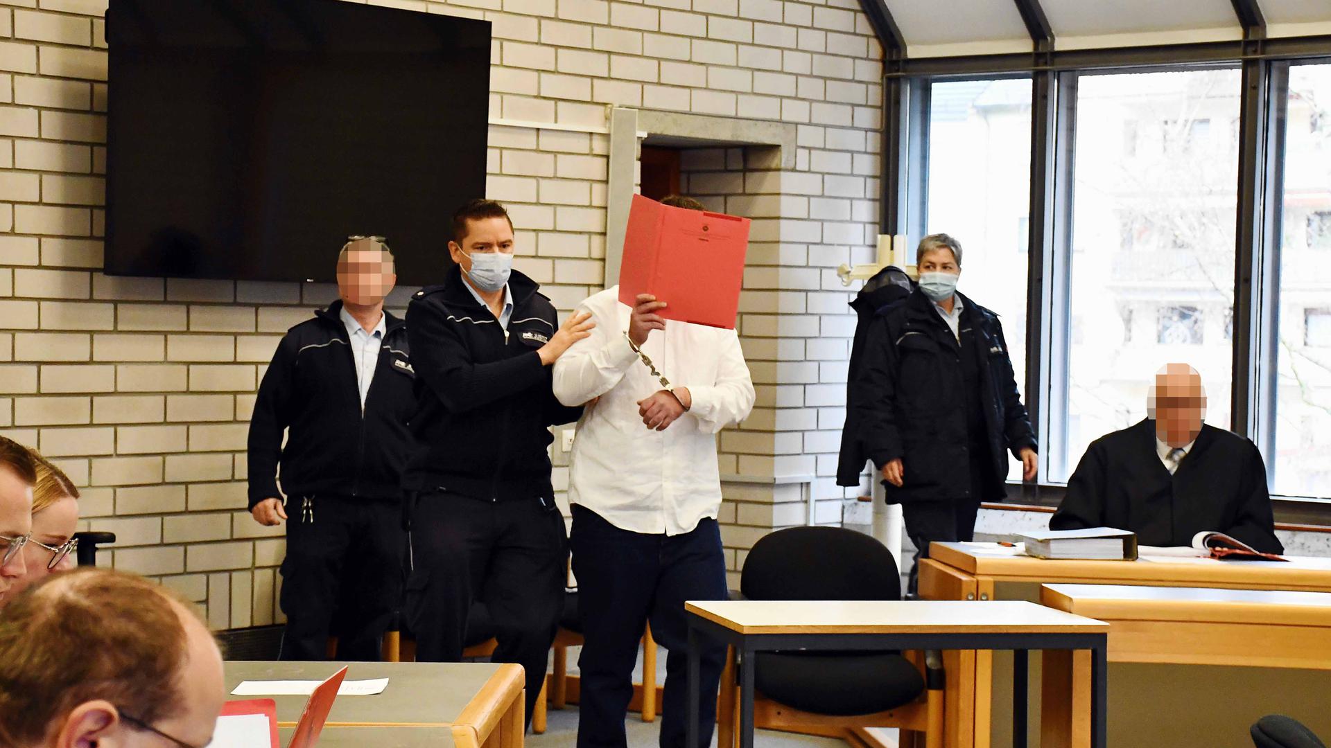 Fortsetzungstermin am Landgericht Baden-Baden im Strafverfahren wegen Mordes an einem 6 jährigen Mädchen in Baden-Baden Oos