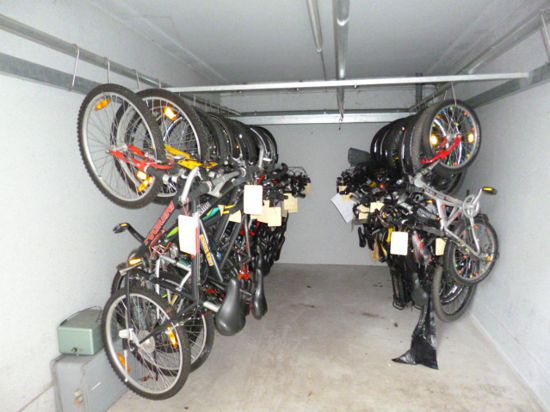 Wegen der Corona-Pandemie konnten keine Fundsachenversteigerungen stattfinden. Vor allem Fahrräder sammelten sich daher an.