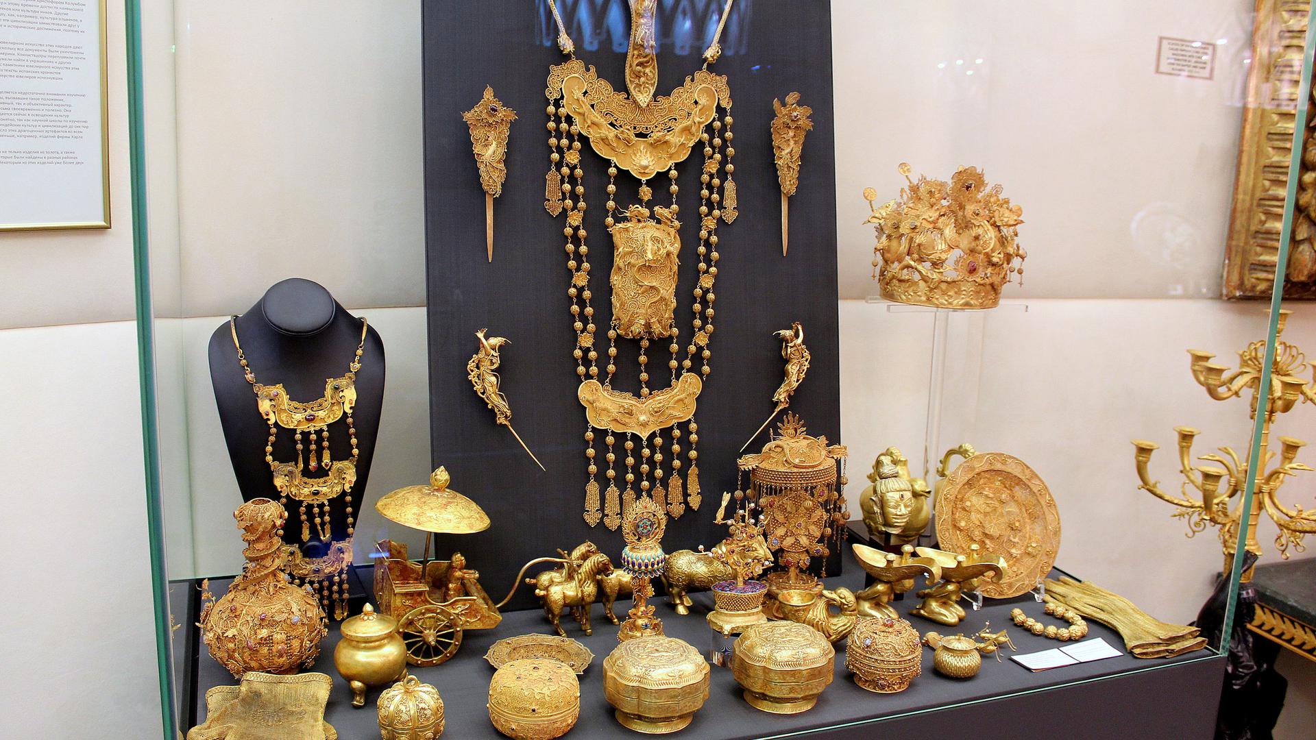 Gold der Welt: Die Sonderausstellung gewährt Einblick in 2.500 Jahre Goldschmiedekunst.