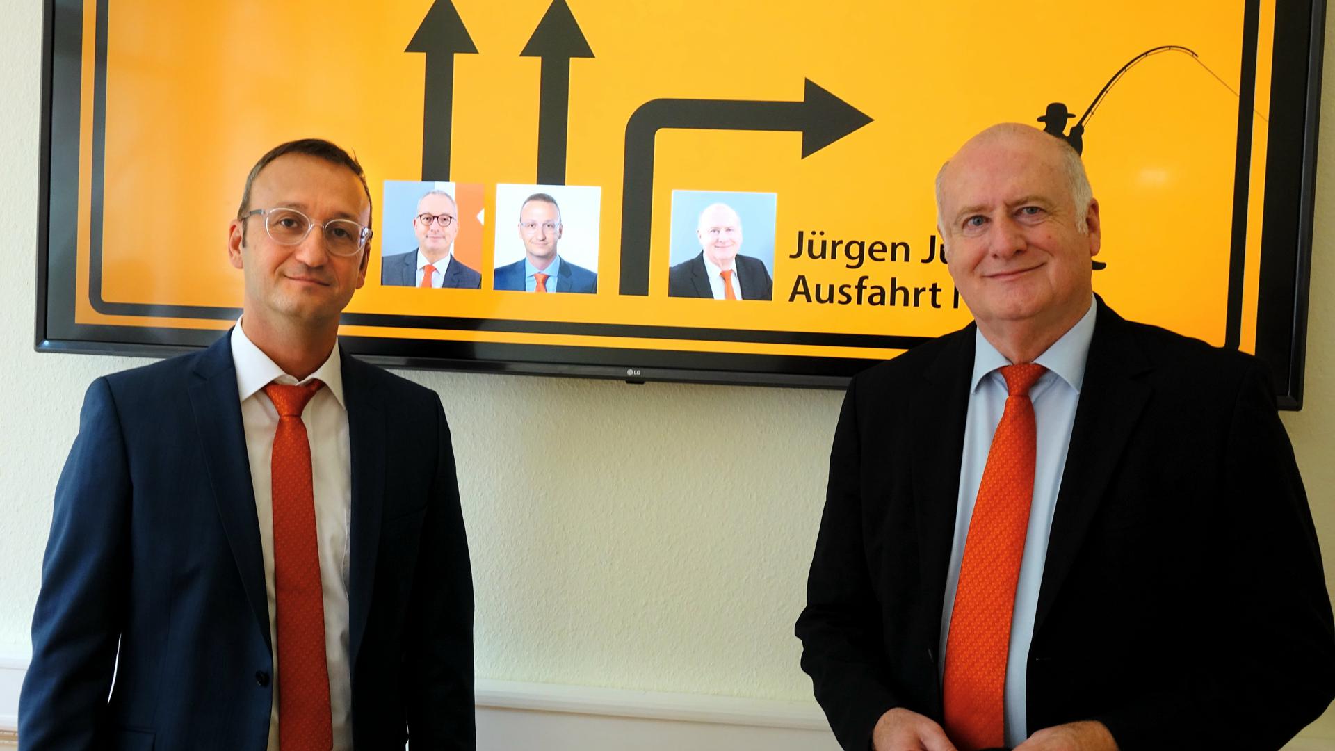 Übergibt den Vorsitz: Jürgen Jung (rechts) wurde nun offiziell von seinem Nachfolger Daniel Herke (links) abgelöst. Oberbürgermeisterin
 Margret Mergen als stellvertretende Aufsichtsleiterin des Klinikums würdigte Jungs jahrelange Arbeit.