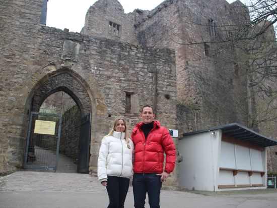 Wollen Burgbesucher verwöhnen: Vanessa und Jürgen Reykowski übernehmen die Gastronomie auf dem Alten Schloss Hohenbaden. 
