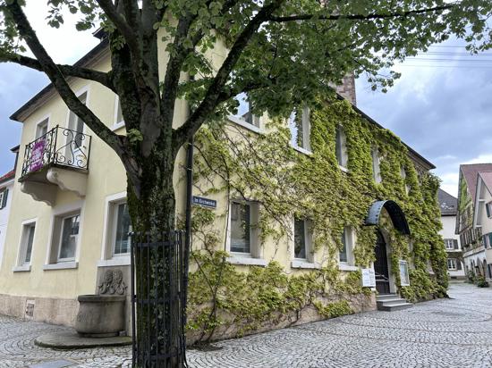 Im historischen Rathaus in Steinbach ist die Ortsverwaltung Rebland untergebracht, hier ist die Amtsstube des Ortsvorstehers.