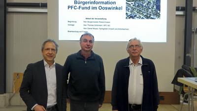 Bürgermeister Roland Kaiser, Geoökologe Thomas Schöndorf und Rudolf Teichmann vom Fachgebiet Umwelt