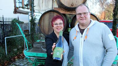 Gut angelaufen ist im Baden-Badener Bio-Weingut von Iris und Volker Maier die Vermarktung der Piwi-Rotwein-Cuvée „Tamino“. Unter diesem Markennamen, der für ressourcenschonenden, zukunftsfähigen und verantwortungsvollen Bio-Weinbau steht, will das Land ein neues Kapitel im Bio-Weinbau aufschlagen. 