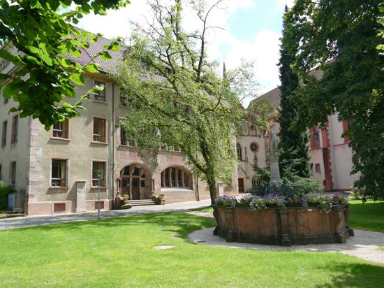 Bei ihrem Aufenthalt in Baden-Baden besuchte Zarin Elisabeth mit ihrer Mutter, Markgräfin Amalie, auch das Cistercienserinnen-Kloster in Lichtental.