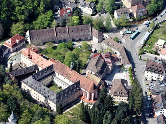 Luftaufnahme des Zisterzienserinnen-Klosters Lichtenthal in Baden-Baden