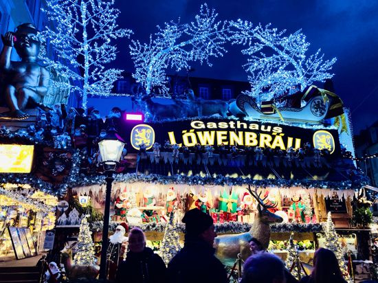 Das Restaurant „Löwenbräu“ in Baden-Baden ist weihnachtlich dekoriert. 