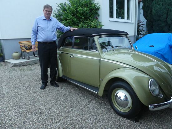 Martin Walter aus Kuppenheim mit seinem VW Käfer.