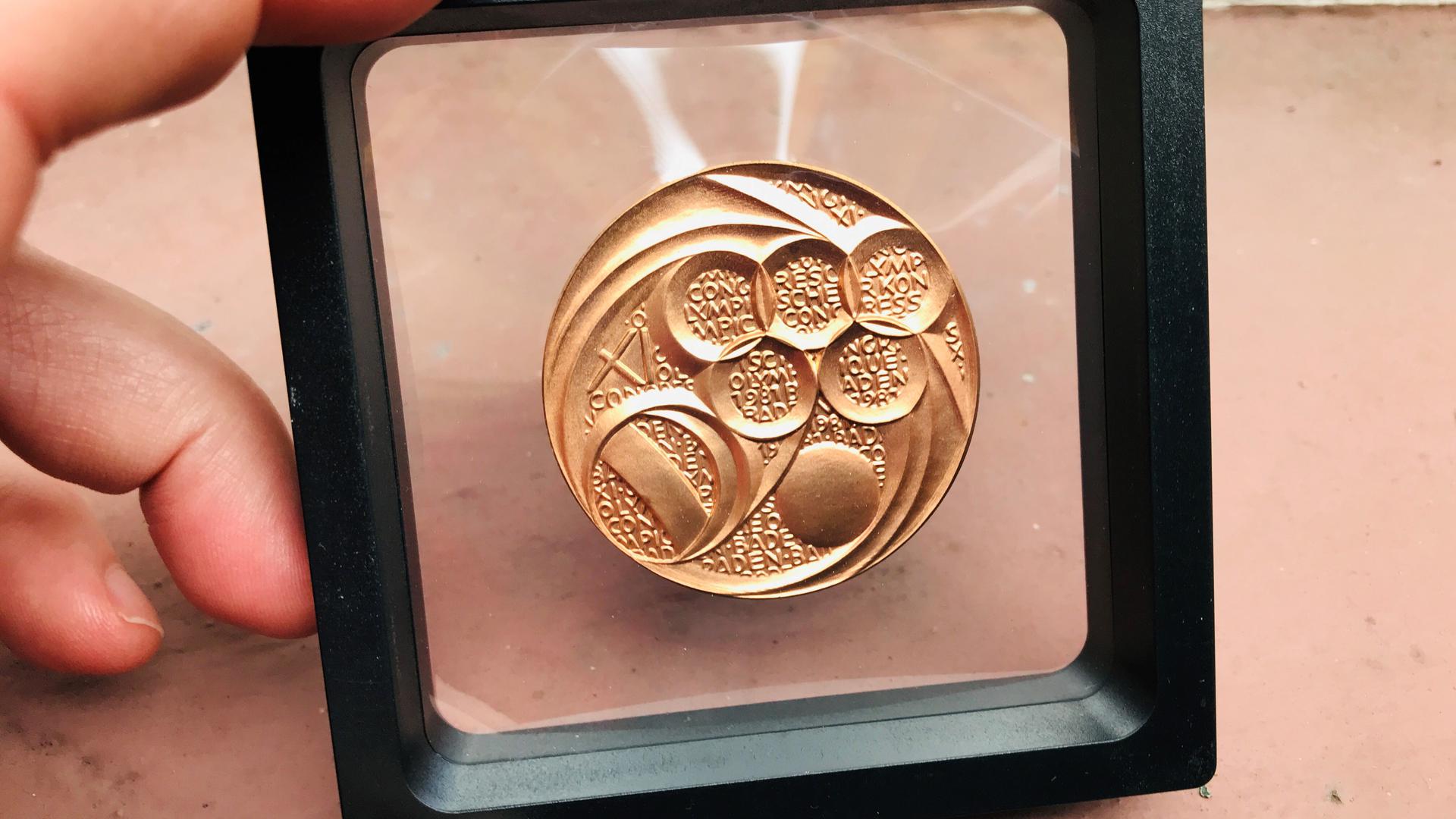 Medaille zum Olympischen Kongress in Baden-Baden von Medailleur Victor Huster