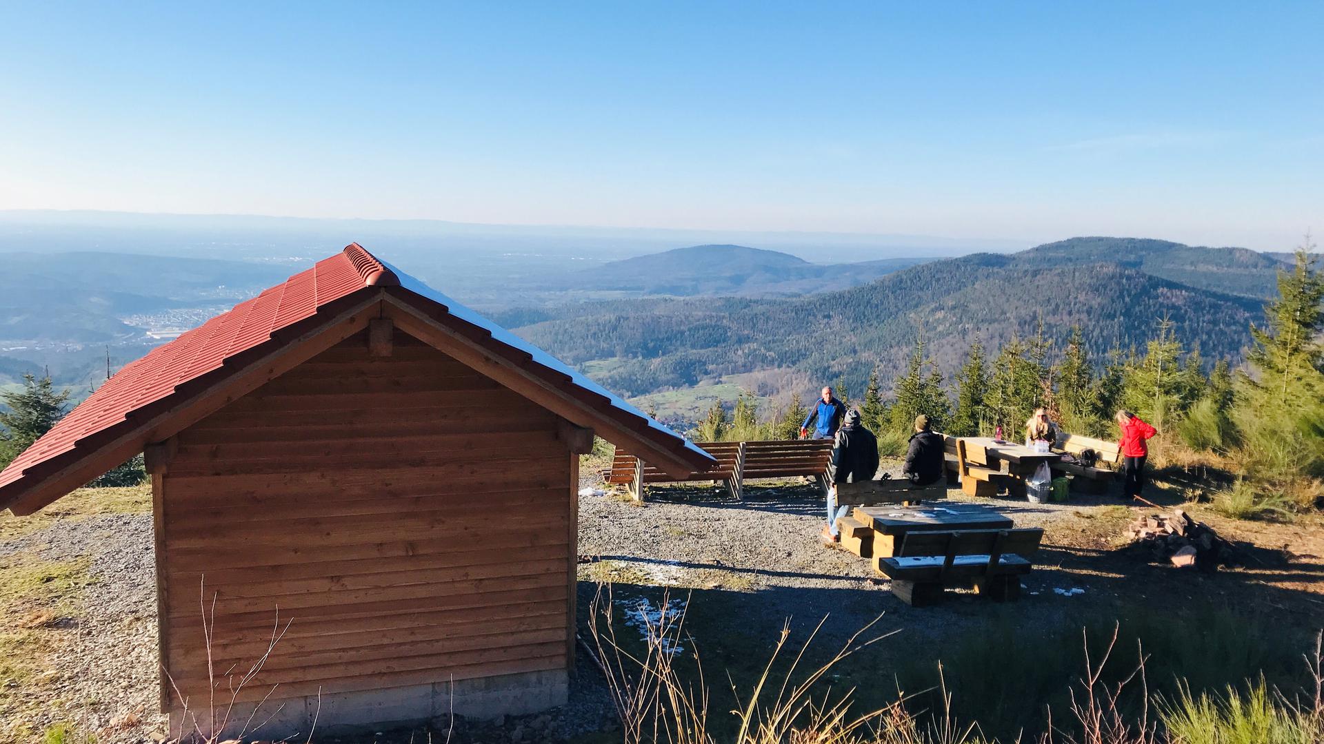 An der Michelsrankhütte oberhalb von Loffenau bietet sich diese wunderbare Aussicht. 