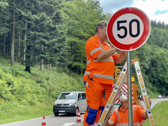 Stadt Baden-Baden stellt neues Tempo-50-Schild auf
