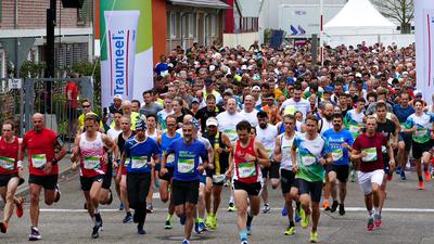Start der Läufer beim Heel-Lauf in Baden-Baden