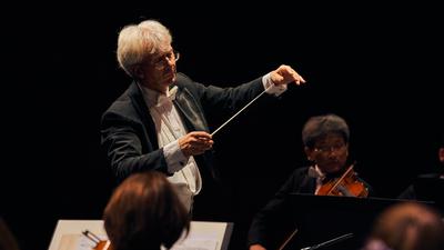 Chefdirigent Pavel Baleff dirigiert die Philharmonie Baden-Baden in Aix-les-Bains