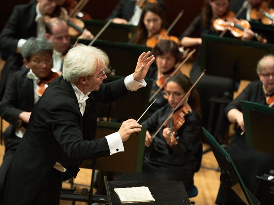 Baden-Badener Philharmonie mit Chefdirigent Pavel Baleff gibt ein Konzert in Aix-les-Bains.