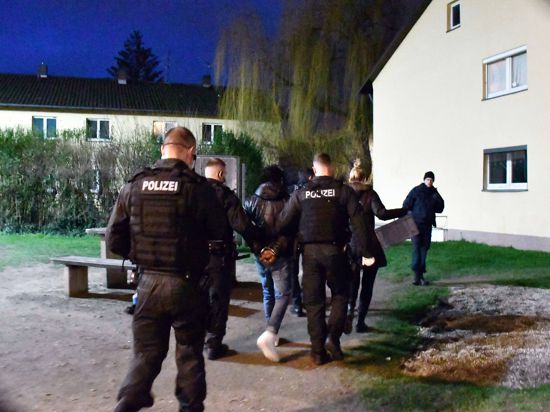 Polizeieinsatz in BAD und im Landkreis Rastatt gegen gewerbsmäßige Drogenhändler in Baden-Baden.