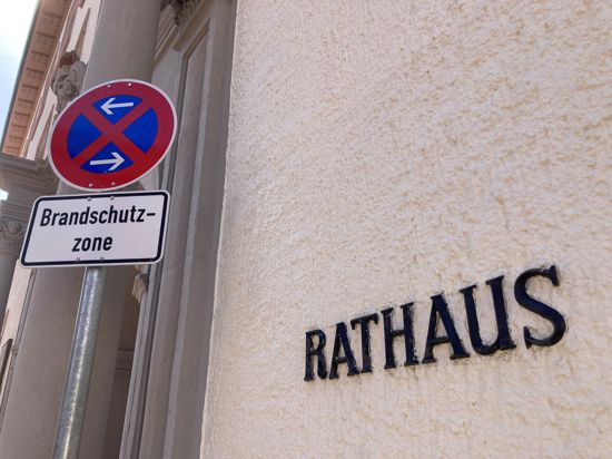 Schild Rathaus und Brandschutzzone in Baden-Baden
