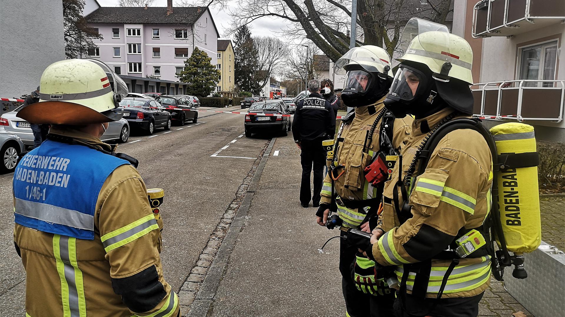 Die Feuerwehr ist bei der Bombendrohung in der Danziger Straße ebenfalls im Einsatz.
