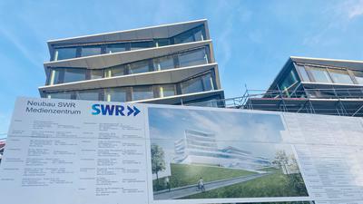 Blick auf das neue Medienzentrum des Südwestrundfunks in Baden-Baden. 
