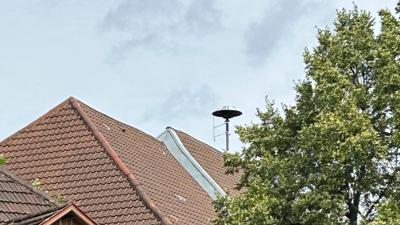 Die Sirene auf dem Dach der alten Schule in Steinbach gibt es dort schon seit 1961. 