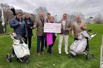 Mitglieder des Golfclubs Baden Hills übergeben 10.000 Euro an Xenia Richters vom Verein „BT-Leser bereiten Weihnachtsfreude“.