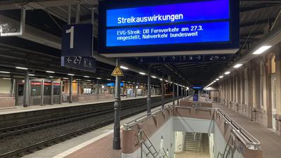 Gähnende Leere herrscht am Montagmorgen am Bahnhof Baden-Baden.