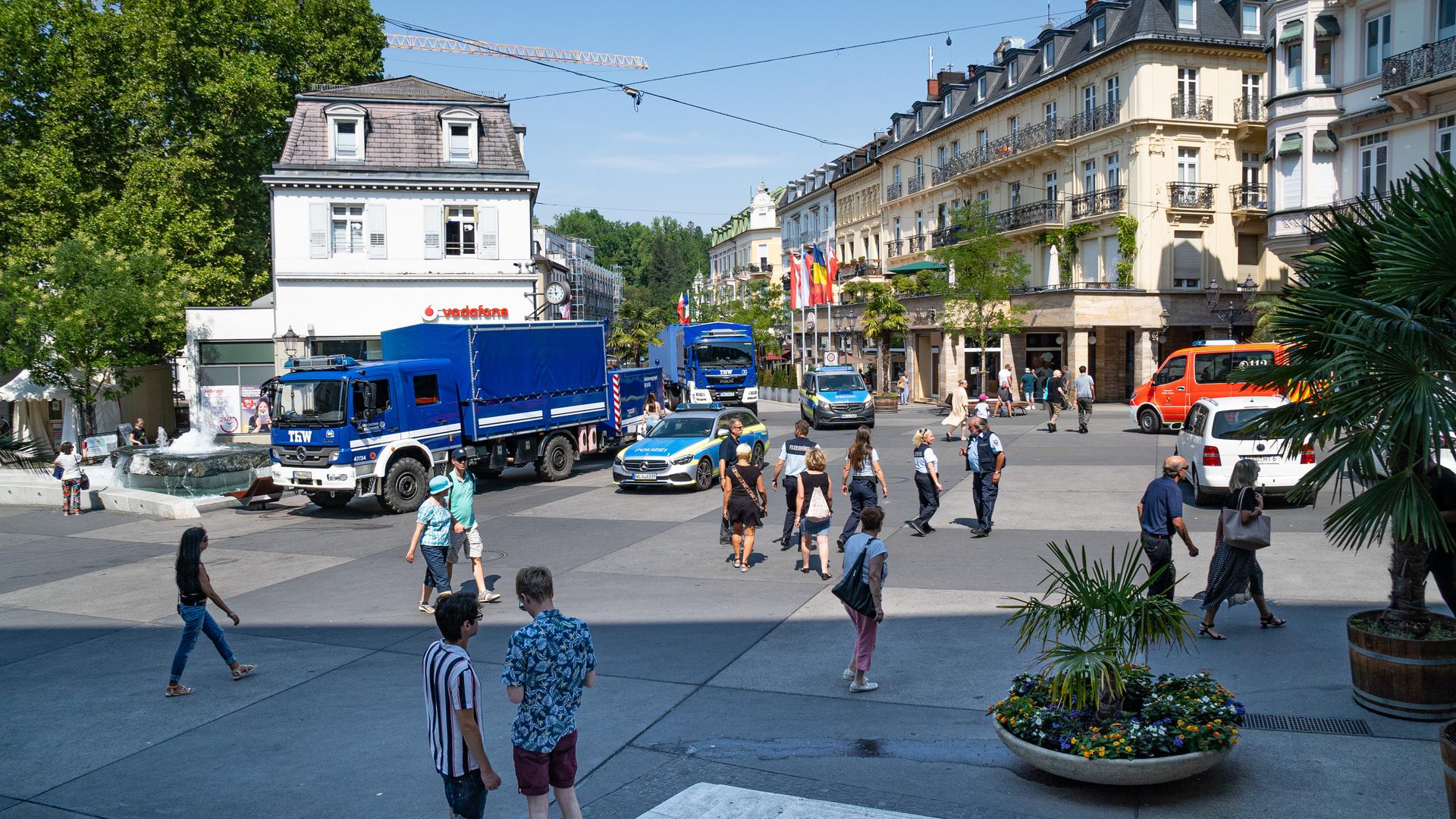 Wegen des Stromausfalls in Baden-Baden sind viele Einsatzkräfte in der Innenstadt.