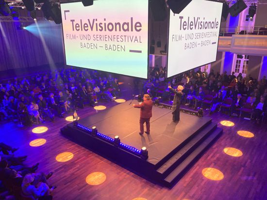 Bei der Abschlussveranstaltung der TeleVisionale stand die Bühne in der Mitte des Bénazetsaals im Kurhaus in Baden-Baden.