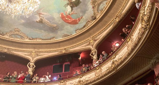 Blick auf die Oberränge des Theaters in Baden-Baden. 